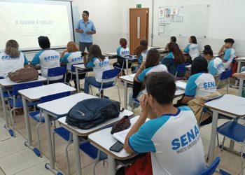 Senai oferece auxílio de R$ 300 por mês para quem fizer cursos técnicos gratuitos